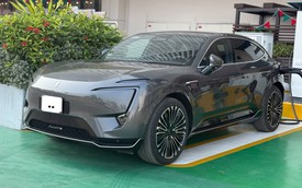 SUV điện Avatr 11 đầu tiên xuất hiện ở Hà Nội: Dài hơn Palisade, sạc 10 phút đi được 200 km, nội thất 'ngập' màn hình