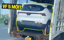 Xe lạ dễ là VinFast VF 5 mới lộ diện trên đường: Dáng quen thuộc nhưng cấu trúc đèn khác biệt, cánh gió lớn, có thể đổi cả nội thất