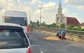 Va chạm xe khách trên Quốc lộ 1, người phụ nữ đi xe máy tử vong