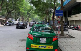 Tất cả người đến và ở Hà Nội chú ý: Quy định xử phạt mới liên quan tới việc dừng, đỗ xe đã được áp dụng