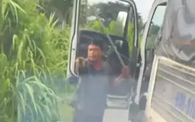 Làm rõ clip tài xế dùng hung khí đánh người do vượt xe không được