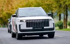 Ô tô điện, hybrid dồn dập ra mắt khách Việt
