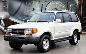 Sinh ra để ‘cày’ nhưng chiếc Toyota Land Cruiser này chỉ chạy trung bình hơn 270km/năm: Nội thất, khoang máy mới tinh, hợp dân chơi thích sưu tầm