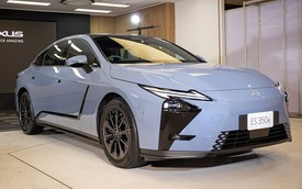 Lexus ES đời mới ra mắt gần Việt Nam: Giá quy đổi từ 2,6 tỷ đồng, bản giá rẻ lại… nhiều trang bị hơn