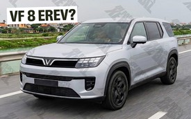 SUV VinFast cỡ trung mới lần đầu lộ diện trên đường: Dáng góc cạnh, gầm cao hơn VF 8, một chi tiết giống xe hybrid