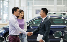 Đang định mua ô tô thì một cuộc gọi của bố khiến chồng đồng ý, vợ phản đối, gia đình bỗng chốc lục đục