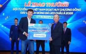 Chiếc xe máy đặc biệt HLV Kim Sang-sik được tặng sau chiến tích của U23 Việt Nam