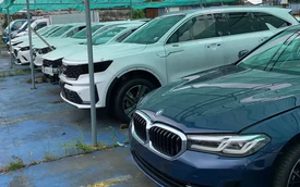 Lô xe ô tô ngập nước lên sàn đấu giá không có khách mua