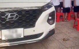 Ô tô đỗ chình ình cạnh nơi học sinh đang chào cờ ở Quảng Ninh: Là xe của hiệu phó, nhà trường nói gì?