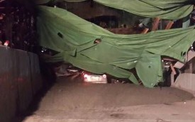 Hà Nội: Sập giàn giáo đường sắt trên cao, taxi chở 4 người bị đè bẹp
