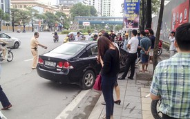 Hà Nội: Phụ nữ trẻ lái Honda Civic gây tai nạn liên hoàn