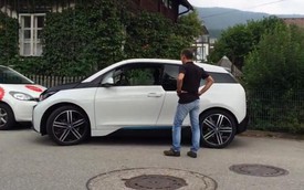 BMW i3 tự động đỗ xe chỉ với 1.000 USD