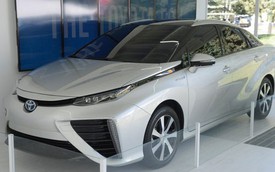 Toyota FCV trị giá 70.000 USD đặt chân lên đất Mỹ