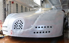 “Soi” quá trình chuyển Bugatti Veyron ra khỏi thùng xe tải