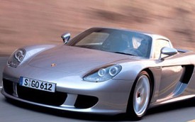 Cảnh sát đền "núi tiền" vì húc đuôi siêu xe Porsche Carrera GT