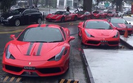 Hàng chục siêu xe Ferrari dầm mưa