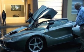 Nhà sưu tập Ferrari nổi tiếng nhận siêu phẩm LaFerrari “đập hộp”