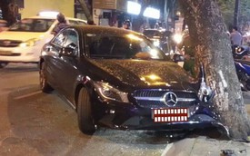 Thêm một xe tiền tỷ Mercedes-Benz CLA200 gặp nạn tại Việt Nam