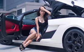 Siêu xe Lamborghini Gallardo Spyder thu hút người đẹp châu Á