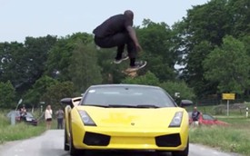 Nhảy qua nóc Lamborghini Gallardo chạy ở vận tốc 130 km/h