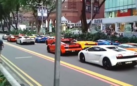 Tắc đường vì hàng loạt siêu xe Lamborghini nối đuôi trên phố