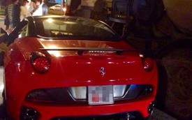 Hà Nội: Siêu xe Ferrari California va chạm với ôtô trộn bê tông