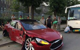 Xe an toàn nhất Tesla Model S lần đầu gặp nạn ở Trung Quốc