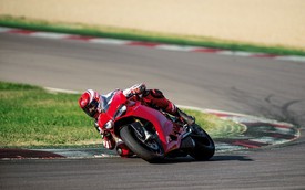 Ducati 1299 Panigale: Mạnh như người hùng