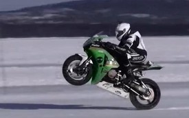 Chạy một bánh trên băng ở 183,8 km/h, Honda CBR1000RR phá kỷ lục tốc độ