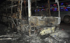 Gia Lai: Xe giường nằm cháy trơ khung, 28 hành khách thoát chết
