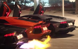 Ba siêu xe Lamborghini Aventador tranh tài "khạc lửa"