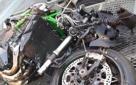 Siêu môtô Kawasaki Ninja H2 đầu tiên gặp nạn vỡ tan đầu xe