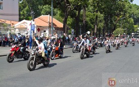 Gần 100 biker tham gia vào màn cầu hôn bất ngờ ở Sài Gòn