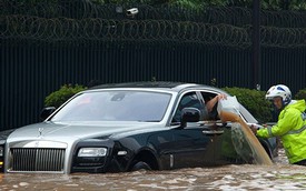 Làm gì khi đỗ xe trong khu vực ngập nước