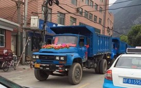 Màn rước dâu hoành tráng bằng 18 xe tải cỡ lớn ở Trung Quốc