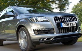 “Tóc vàng hoe” dừng Audi Q7 giữa đường vì đèn báo nhiên liệu