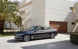 BMW 7-Series thế hệ mới ra mắt, tiết kiệm xăng như xe máy