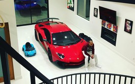 Tình cũ Rihanna nhận siêu xe Lamborghini Aventador SV “đập hộp”
