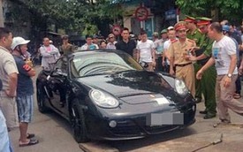 Hà Nội: Đi ngược chiều, tài xế ngồi trong Porsche Cayman hơn 1 tiếng