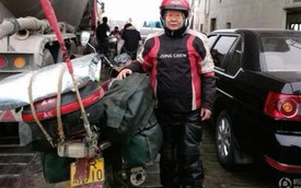 Cụ ông 67 tuổi “phượt” xuyên 6 nước bằng xe máy, đến cả Việt Nam