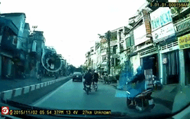 Camera hành trình quay cảnh giật dây chuyền trên đường Hà Nội