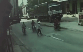 Hà Nội: Thanh niên đi xe máy đâm bà cụ rồi bỏ trốn