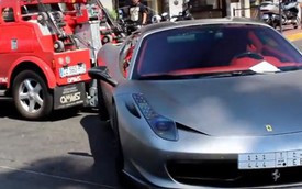 Bị cảnh sát kéo về đồn, Ferrari 458 Italia rú còi báo động ầm ỹ
