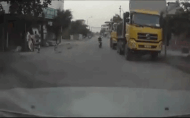 Quảng Ninh: Ô tô tải đỗ khuất tầm nhìn, hai xe máy lao vào nhau