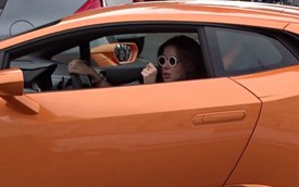 “Hot girl” lái Lamborghini Huracan “dễ như ăn kẹo” trên phố đông