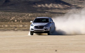Hyundai Tucson chỉ thải ra nước lập kỷ lục tốc độ mới