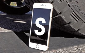 Lái "khủng long" Ford F-150 chèn qua iPhone 6S để thử độ bền