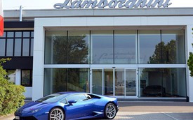 Khám phá nhà máy lắp ráp siêu xe bằng tay của Lamborghini