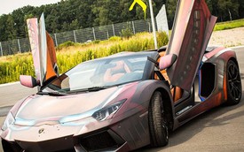 Lamborghini Aventador "biến hình" thành Người Sắt khi gặp nước