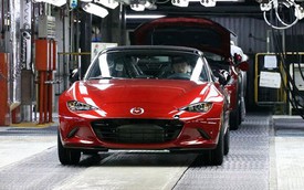 Xe mui trần bán chạy Mazda MX-5 2016 ít “khát xăng” hơn trước